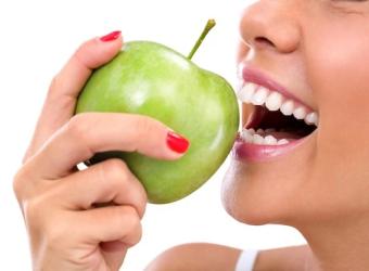 Maintaining Your Lifestyle with Invisalign: Tips for Eating, Cleaning, and More